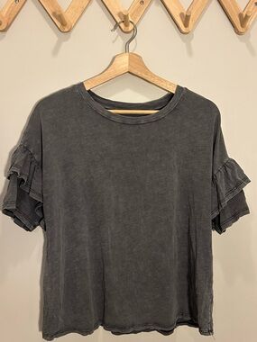 Universal Thread Washed Gray Ruffle Sleeve Short Sleeve Tee